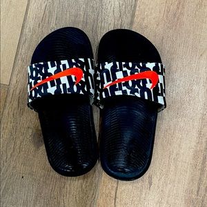 Toddler boy size 11 Nike slides